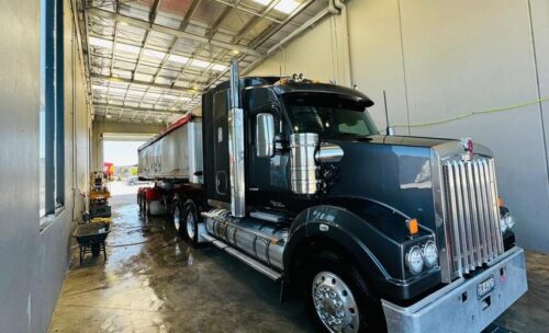 Pakenham Truck and Car Wash - Your go-to destination for professional cleaning services